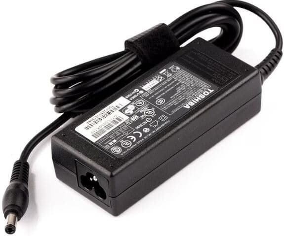 Употребявано-оригинално-заряднo-за-Toshiba-65W---букса-5.5X2.5-front-view