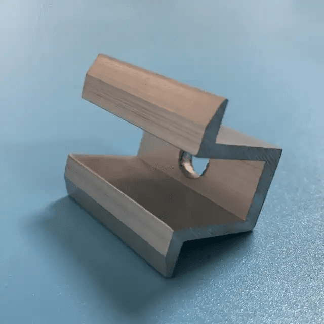 Крепежна планка  за панел - средна